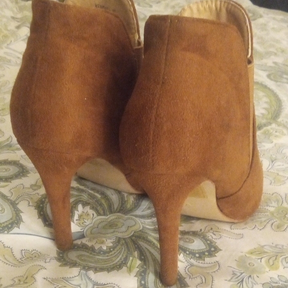 Bella Marie Chic Brown Ankle Booties Gently Used Size 7 - Picture 10 of 12